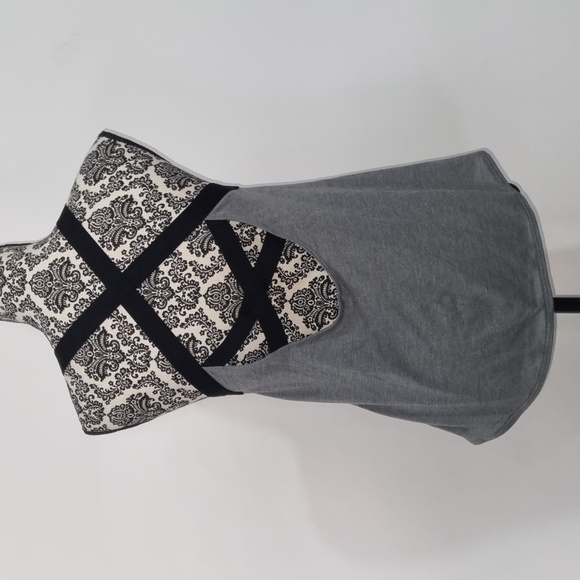 Nike dri-fit, grey singlet with black trims, stretchy material, size medium - Picture 3 of 6